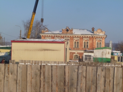 В Кунгуре новая площадка для рынка «Сылвенский мост» начала заполняться торговыми павильонами Фотография к материалу: В Кунгуре новая площадка для рынка «Сылвенский мост» начала заполняться торговыми павильонами